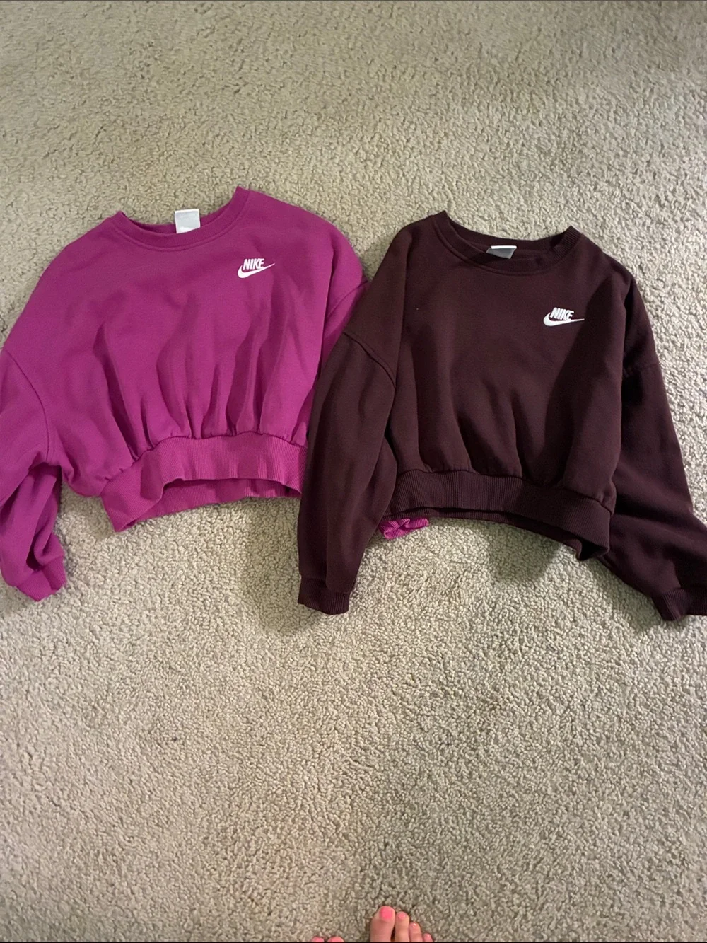 Nike  girls/ big kids size small Crewneck Sweatshirts - Fuchsia & burgundy